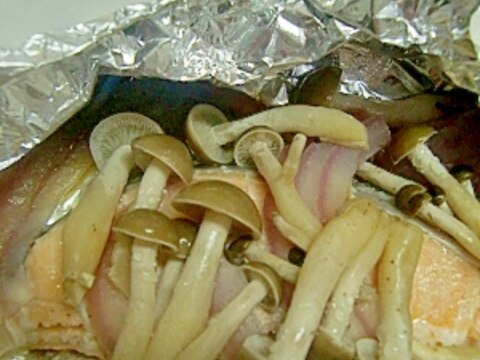 フライパンで余熱調理☆鮭ときのこのホイル焼き
